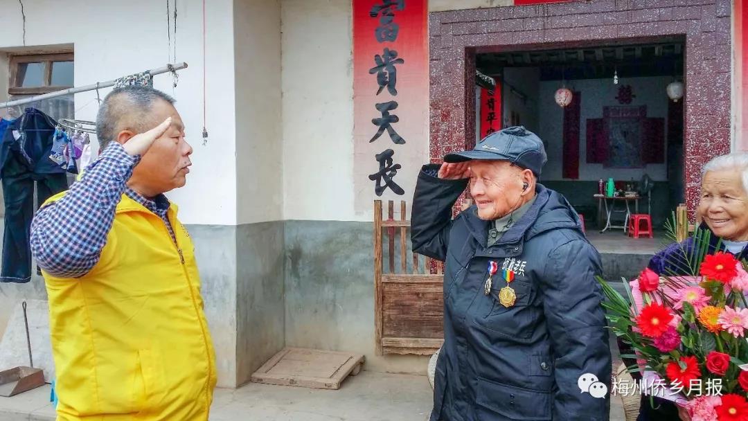 李建華與抗戰(zhàn)老兵的故事：為英雄盡孝道，為后世傳善行